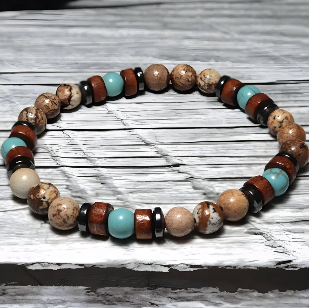 Bracelet homme en perles de bois clair, pierres turquoise, et détails en bois foncé, style naturel.