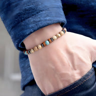 Lot de 2 bracelets homme en perles bois clair et pierres naturelles multicolores, style naturel.