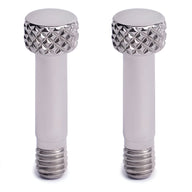 Lot de 2 vis de manille argentées avec tête moletée texturée et embase filetée métallique.