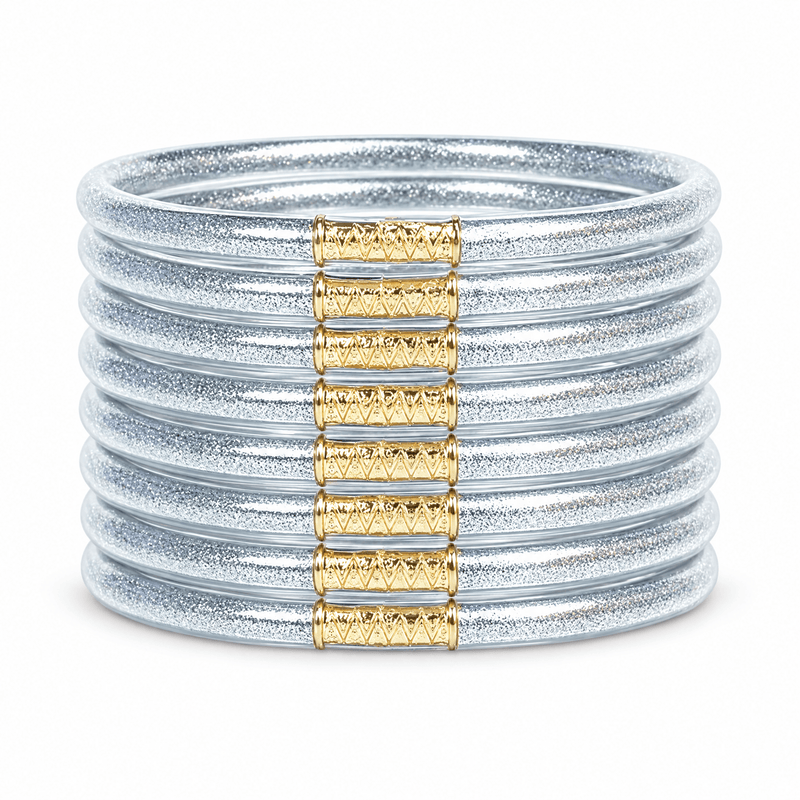 Packshot studio Boudie argent : lot fidèle de 9 joncs en silicone à connecteurs dorés.