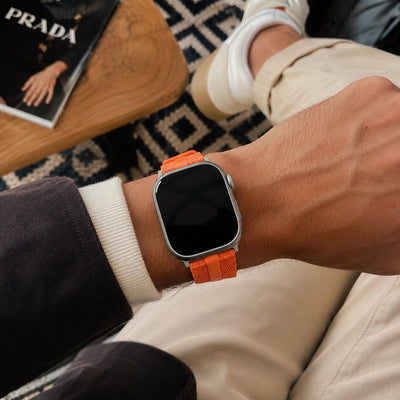 Bracelet Apple Watch en silicone texturé, doté d'une boucle robuste en acier inoxydable, offrant un confort absolu, modèle Guetta