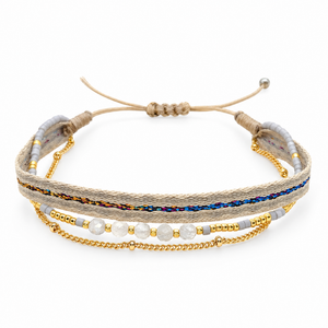 Packshot studio bracelet Bracelet multi-rangs en pierres naturelles et perles Miyuki, finition doree, modele Thaliane Pierre de lune, vue de face sur fond blanc — 9 octobre 2026