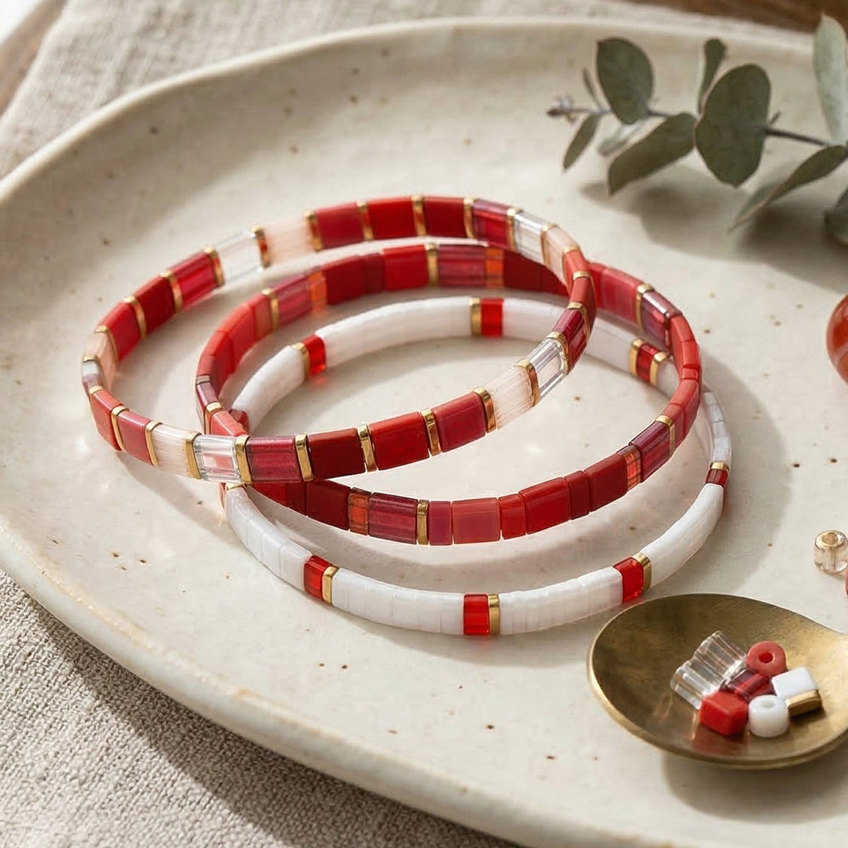 Trio de Bracelest en perles du Japon Miyuki rouge et blanc, parure pour femme, bijoux de poignet élastiques, lot de trois pièces, accessoires intenses et féminins, modèle Anuka