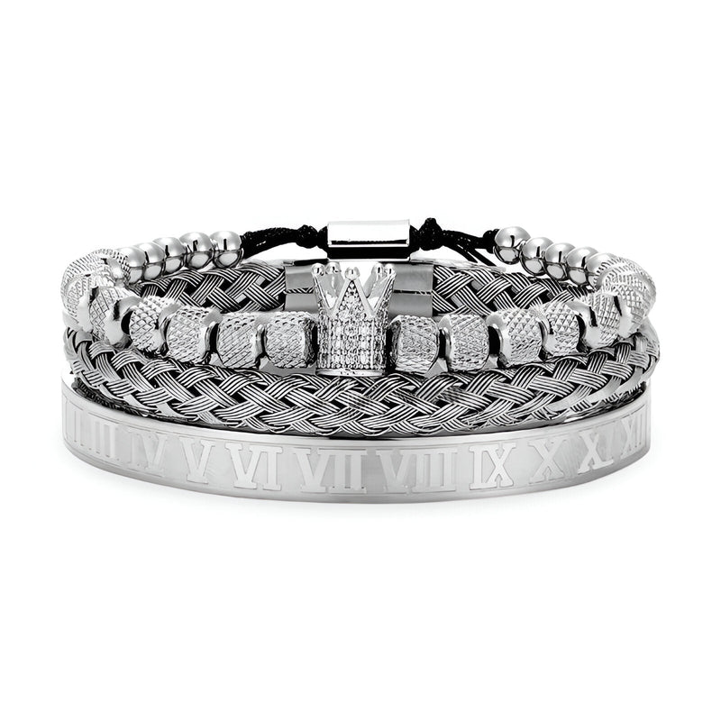 Trio de bracelets homme en acier inoxydable argenté avec couronne centrale ornée de pierres fines.