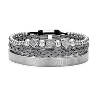 Trio de bracelets en acier inoxydable argent, avec maillons tressés, perles et plaque gravée chiffres romains.