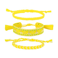 Trio de bracelets en coton jaune tissé, motif papillons verts et blancs, style Tisara, fermeture nouée.