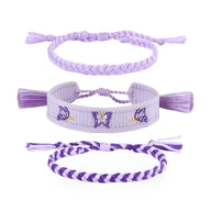 Trio de bracelets en coton tissé violet, papillons brodés et tresses simples.