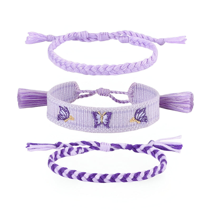 Trio de bracelets en coton tissé violet, papillons brodés et tresses simples.