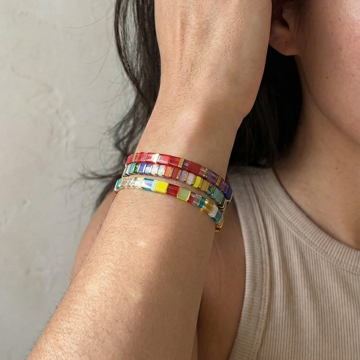 Trio aus mehrfarbigen Tila-Perlenarmbändern im Boho-Stil für Damen, Modell Okoba