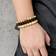 Trio de bracelets mixte en pierres naturelles beige clair, noir et marron clair.