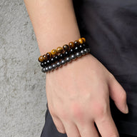 Trio de bracelets en perles d’œil de tigre, hématite et argenté, style mixte moderne.