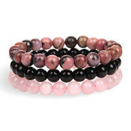 Trio de bracelets en pierres naturelles rose, noir brillant et rose pâle, style mixte.