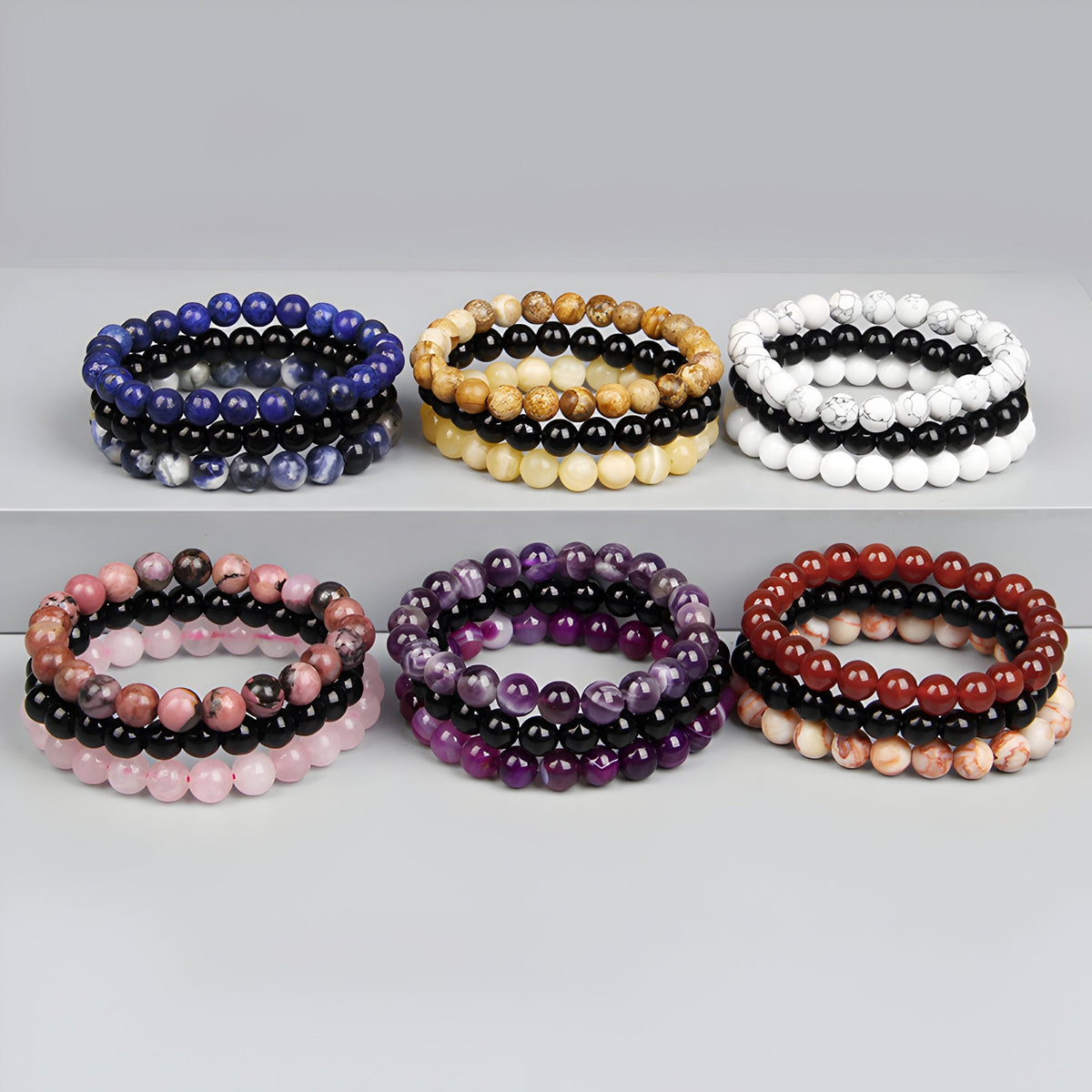 Six bracelets en pierres naturelles, couleurs bleu lapis lazuli, œil de tigre, blanc, rose quartz, améthyste et rouge jaspe, .