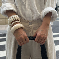 Trio de bracelets en résine, chic, effet marbre et ivoire, large à superposer, modèle Zanita - La Boutique du Bracelet