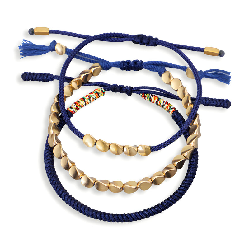 Trio de bracelets bleus en corde avec perles et accents en cuivre style tibétain pour femme.