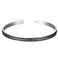 Bracelet tibétain homme en argent avec motif chevrons gravés, finition mate et brillante.