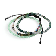 Trio de bracelets tibétains hommes en perles d'agate verte et fil coloré avec fermeture coulissante noire.