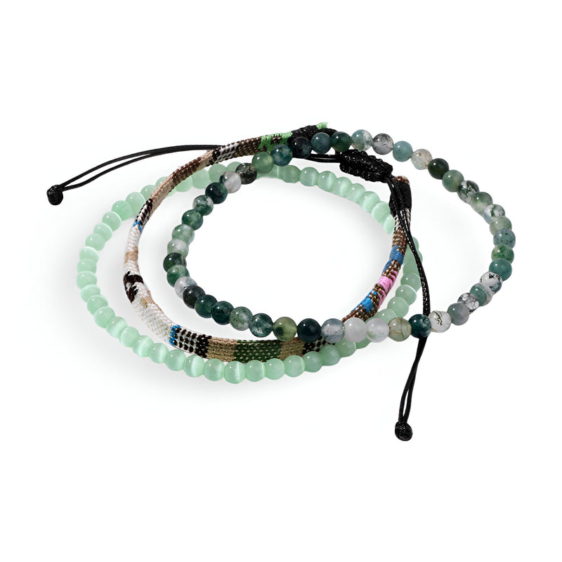 Trio de bracelets tibétains hommes en perles d'agate verte et fil coloré avec fermeture coulissante noire.