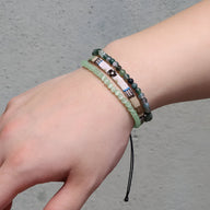 Trio de bracelets tibétains en agate verte, perles rondes et cordons réglables pour homme.