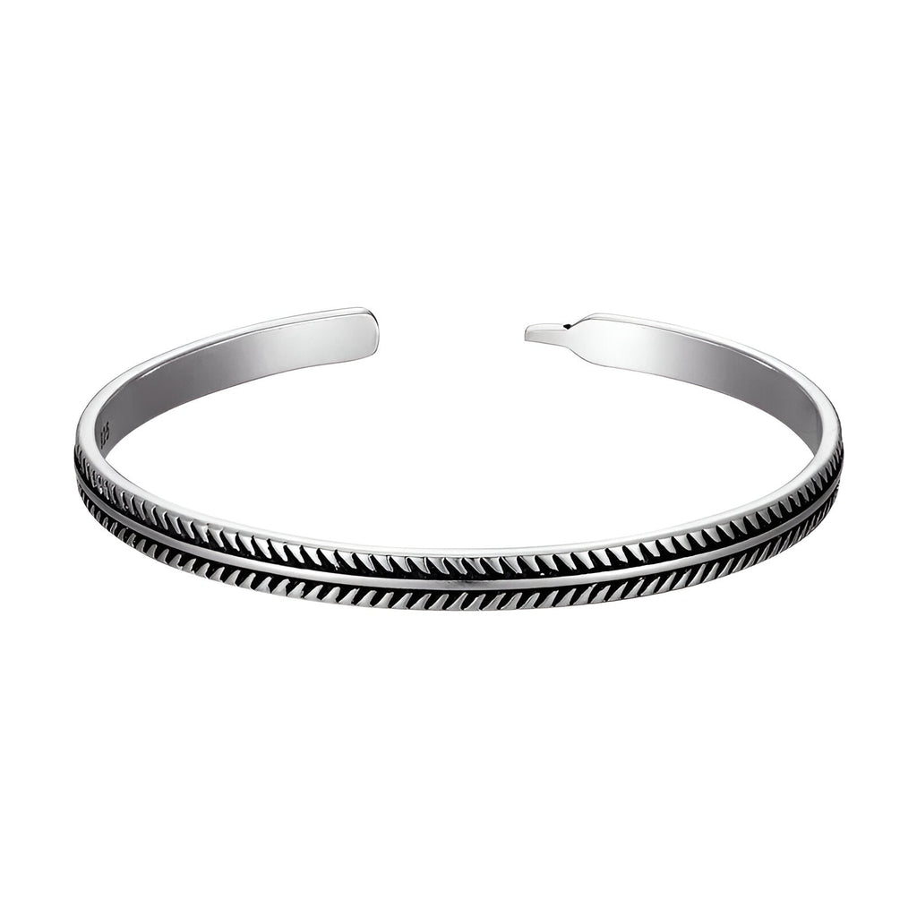 Bracelet tibétain homme en argent avec motif chevron gravé, design ouvert et épuré.