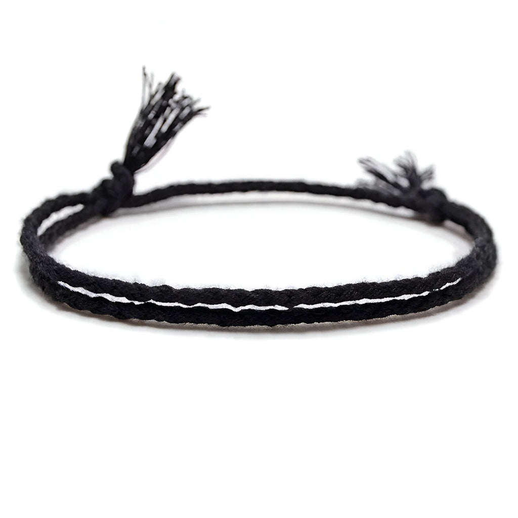 Trio de bracelets tibétains noirs en coton tressé avec fils argentés pour homme modèle Luciano.
