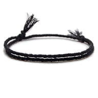Trio de bracelets tibétains noirs en coton tressé avec fils argentés pour homme modèle Luciano.