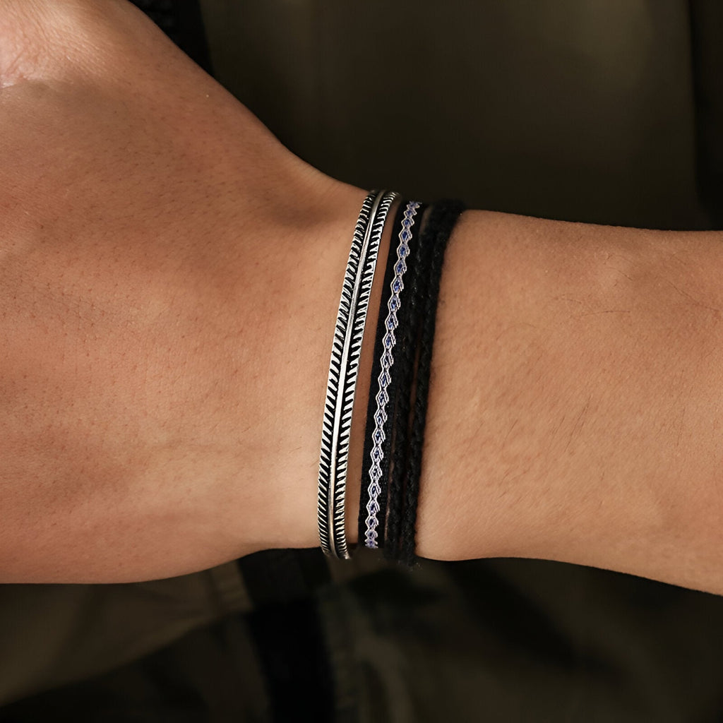 Trio de bracelets tibétains noirs en coton avec détails en argent, style Luciano, pour homme.