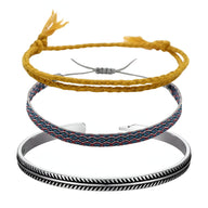 Trio de bracelets pour homme en coton jaune et argent gravé avec motifs tibétains.