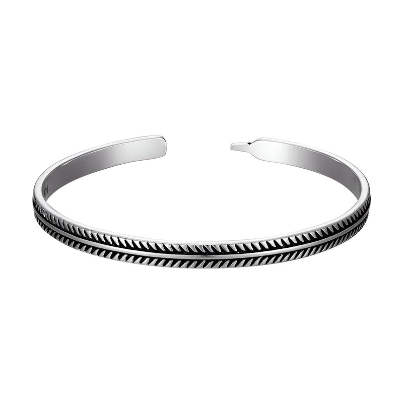 Bracelet manchette tibétain en argent gris avec motif chevrons gravés, modèle Oscar.