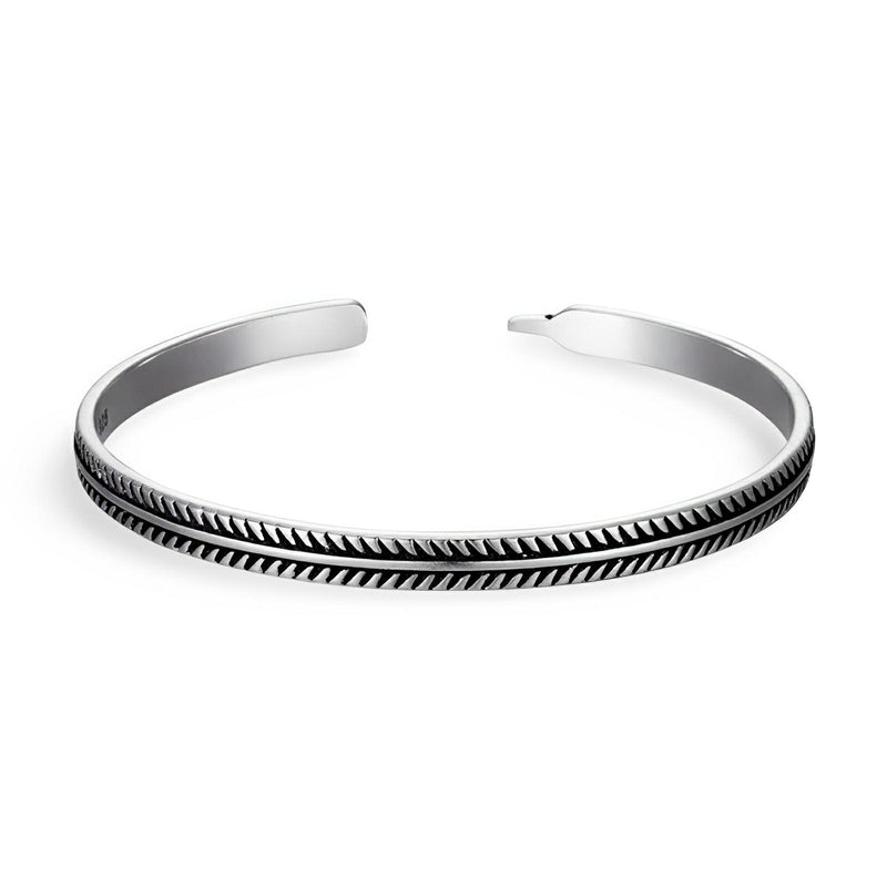 Bracelet manchette en argent avec motif chevrons gravés, style tibétain pour homme.