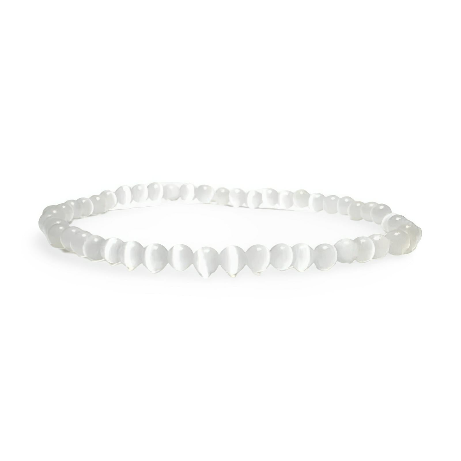 Trio de bracelets tibétains pour homme en œil de chat blanc et argent, style Alvaro, design épuré et élégant.