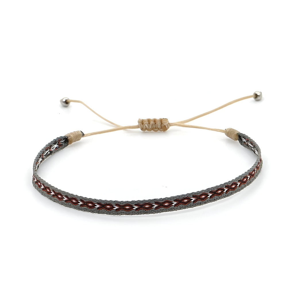 Bracelet tibétain homme en cuir marron avec motif rouge et cordelette ajustable beige.
