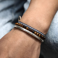 Trio de bracelets tibétains pour homme en œil de tigre, argent et cuir bleu tressé.