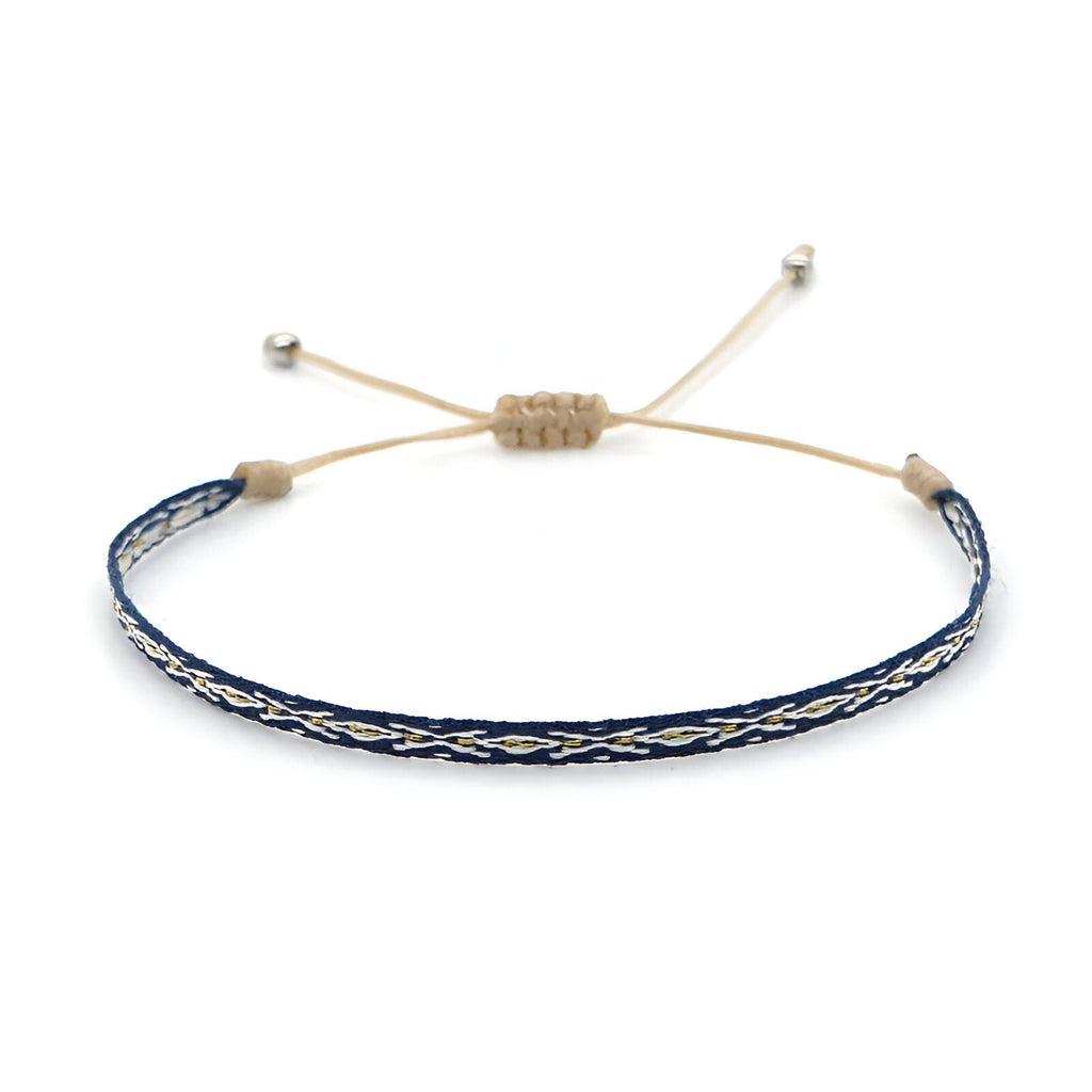 Bracelet tibétain tressé bleu avec cordon beige et fermoir coulissant en argent.