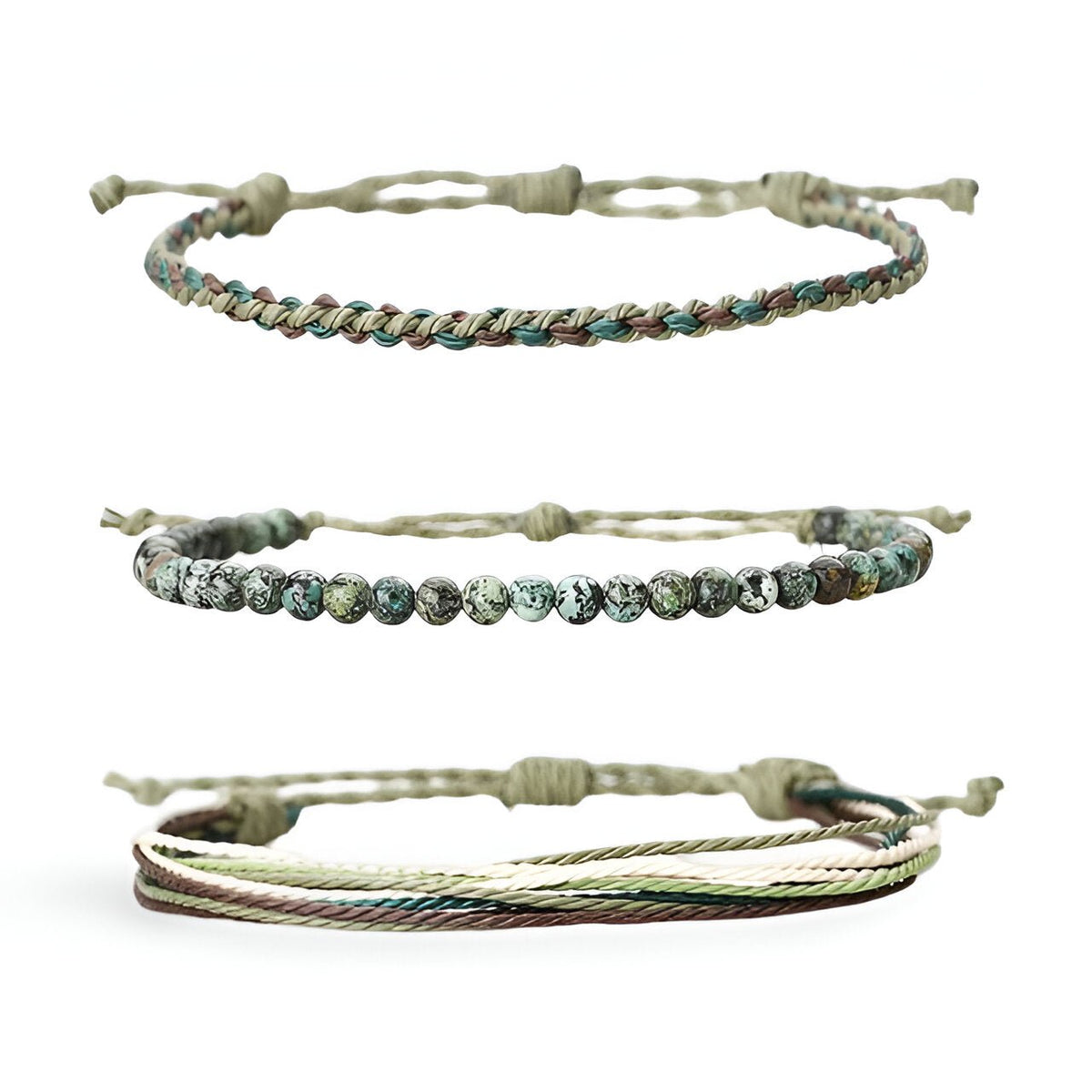 Trio de bracelets tibétains homme en fil ciré beige, pierres naturelles vertes et brunes, détail noué ajustable.