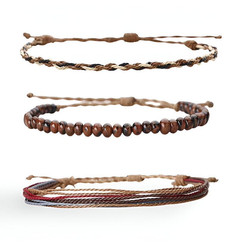 Trio de bracelets tibétains en fil ciré beige et perles marron, style naturel et artisanal.