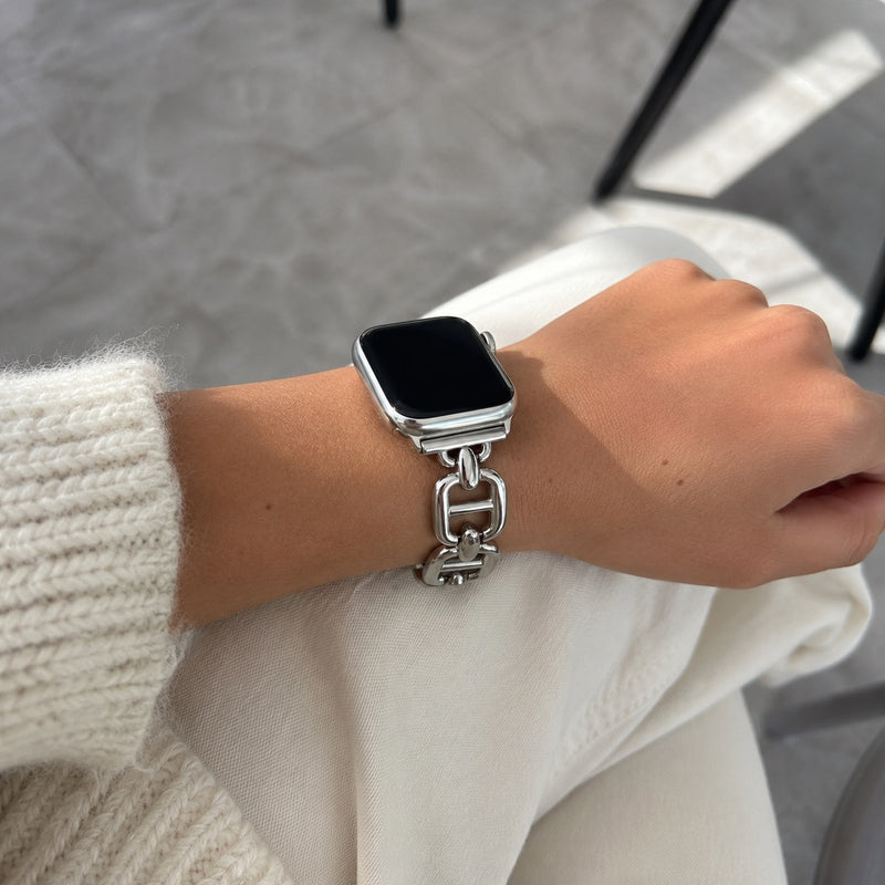 Bracelet Apple Watch à maillons en acier inoxydable, longueur réglable sans outil, allure chic et lumineuse, modèle Zurika