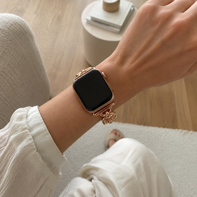 Bracelet Apple Watch à maillons en acier inoxydable, longueur réglable sans outil, allure chic et lumineuse, modèle Zurika