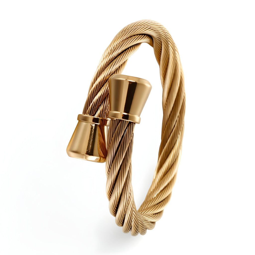 Bracelet homme en acier inoxydable doré torsadé avec embouts coniques lisses.
