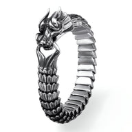 Bracelet homme acier inoxydable argent en forme de dragon stylisé avec détails écailleux et tête sculptée.