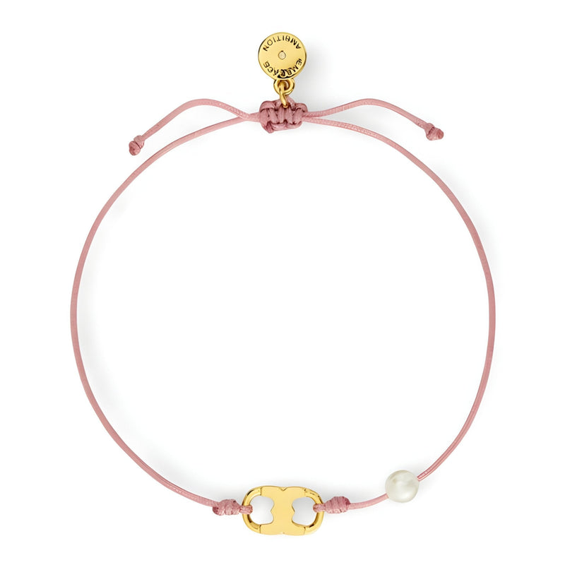 Bracelet cordon rose clair avec perle blanche et détail métallique doré minimaliste.