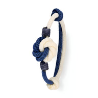 Bracelet cordon bi-couleur bleu et blanc avec noeud marin central et fermoir ajustable en cuir noir.