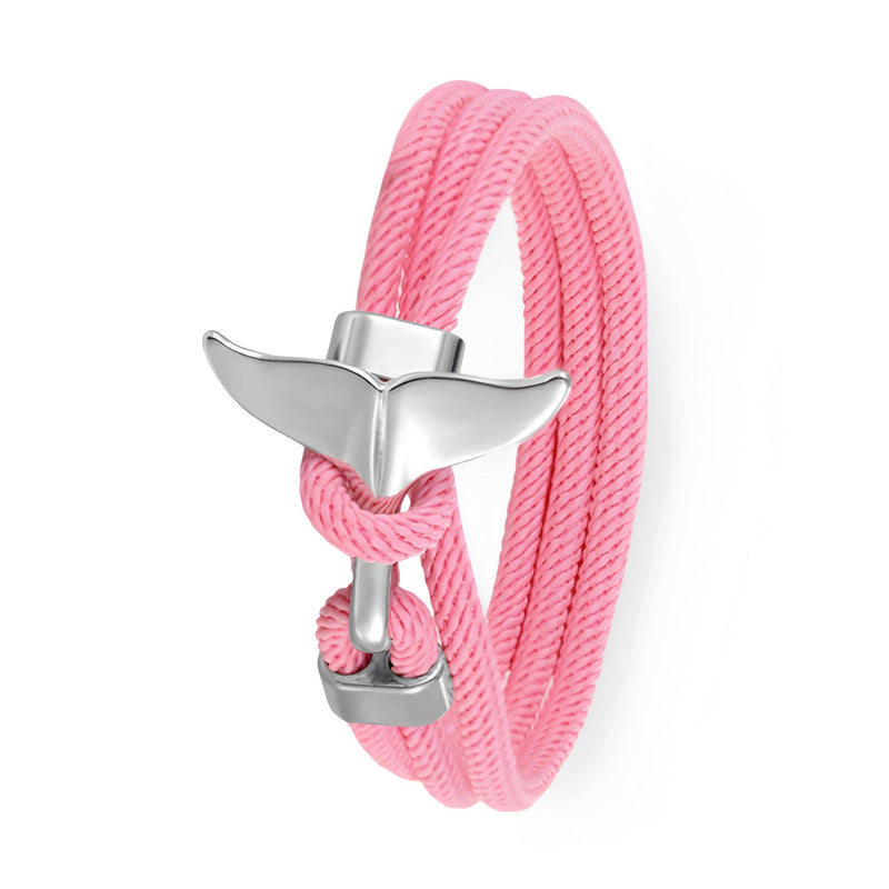 Bracelet cordon rose double tour avec pendentif queue de baleine argentée en métal brillant.