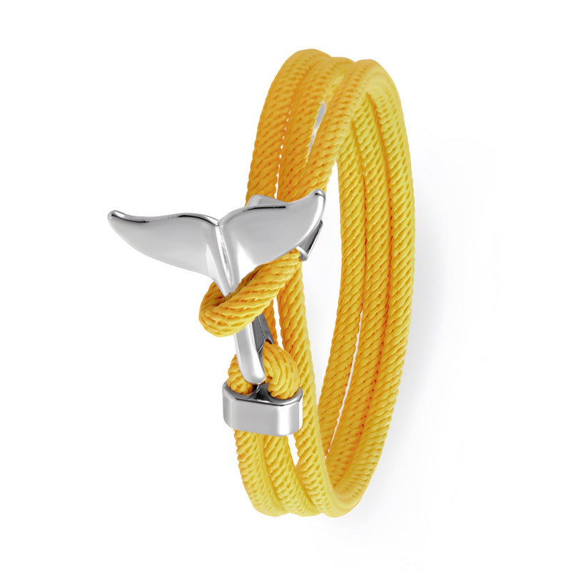 Bracelet cordon jaune triple tour avec pendentif queue de baleine en argent élégant.