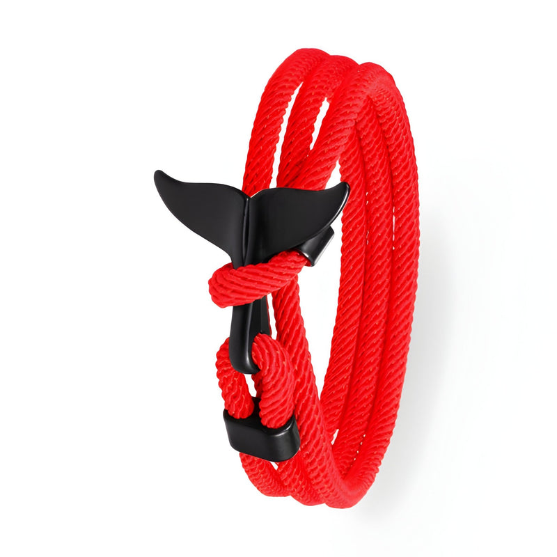 Bracelet cordon rouge pour homme avec fermoir queue de baleine noire, modèle Enzo, design nautique élégant.