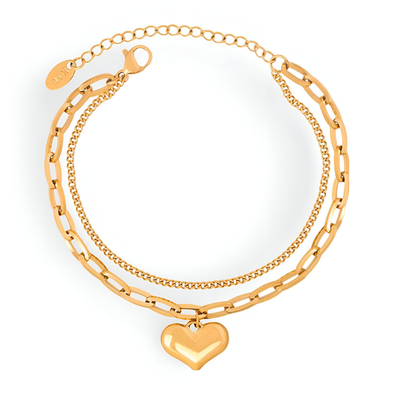 Bracelet double en titane plaqué or avec pendentif cœur lisse et chaîne fine et chaîne à maillons rectangulaires.