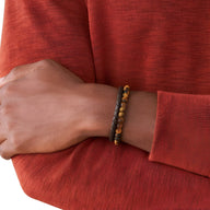 Bracelet homme en cuir marron avec perles naturelles œil de tigre, style sobre et élégant.