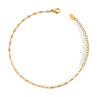 Bracelet fin en titane plaqué or avec maillons ovales délicats et fermoir mousqueton.