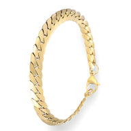 Bracelet en maille gourmette en acier inoxydable doré avec fermoir mousqueton élégant.