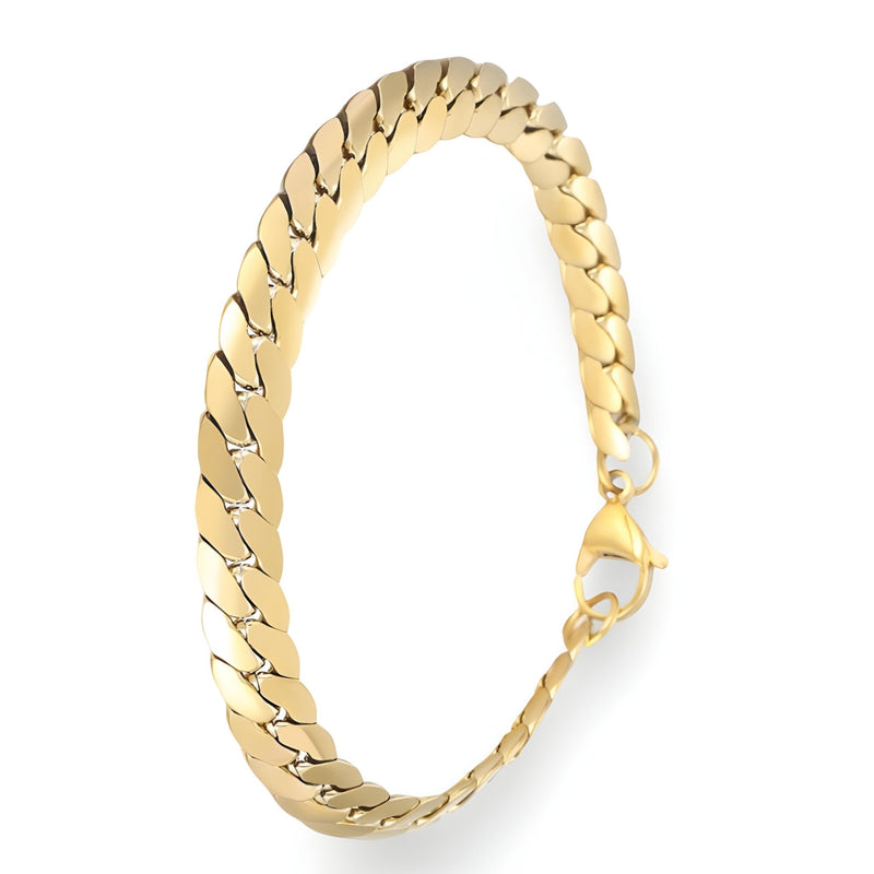 Bracelet en maille gourmette en acier inoxydable doré avec fermoir mousqueton élégant.